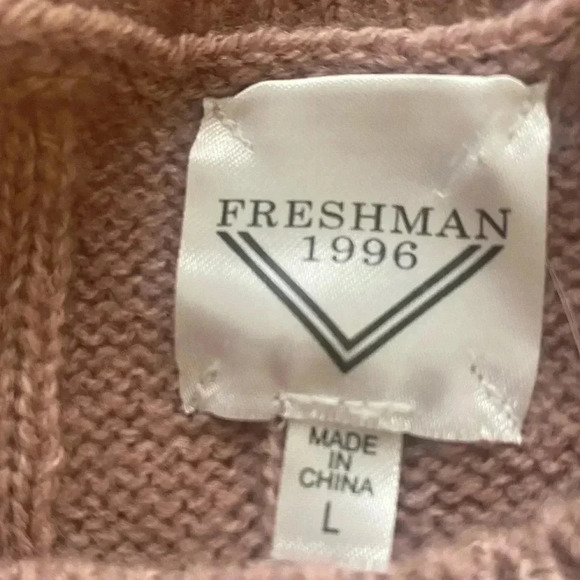 🆕Freshman Pink Distressed Edge Sweater  L🆕 - Picture 9 of 12